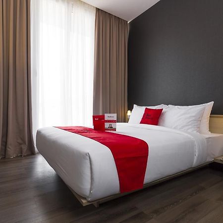 Reddoorz Plus Near Perbanas Jakarta Exterior photo