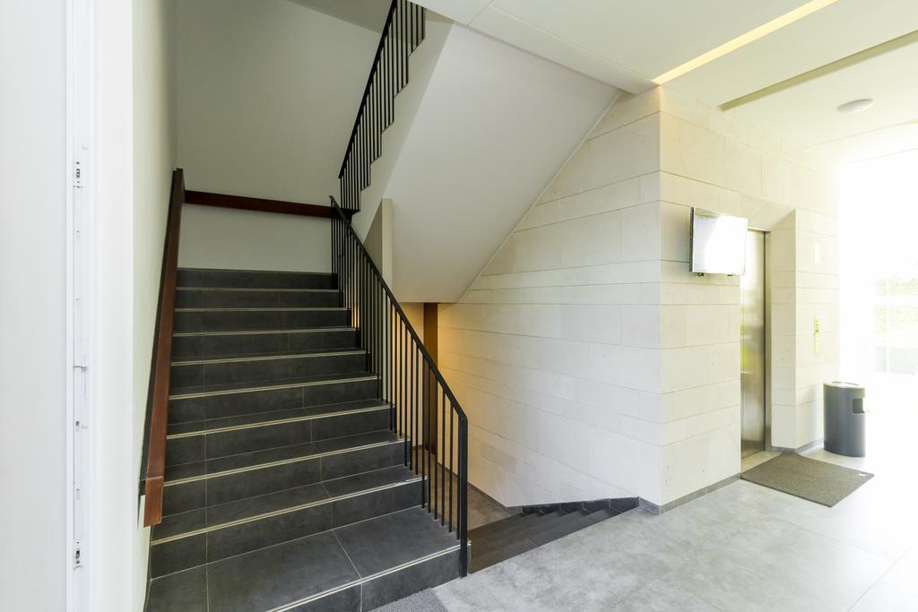Reddoorz Plus Near Perbanas Jakarta Exterior photo