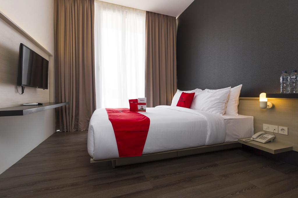 Reddoorz Plus Near Perbanas Jakarta Exterior photo