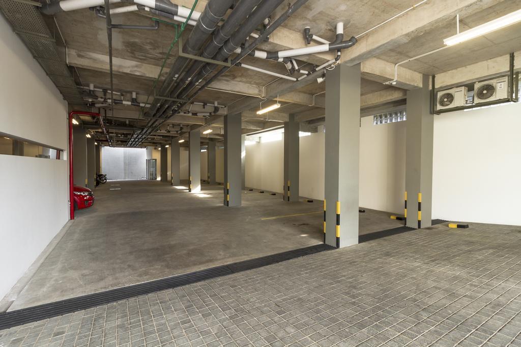 Reddoorz Plus Near Perbanas Jakarta Exterior photo