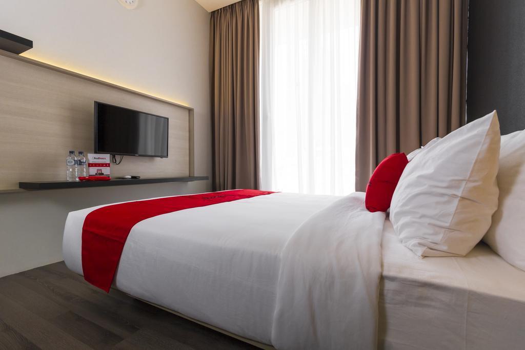 Reddoorz Plus Near Perbanas Jakarta Exterior photo