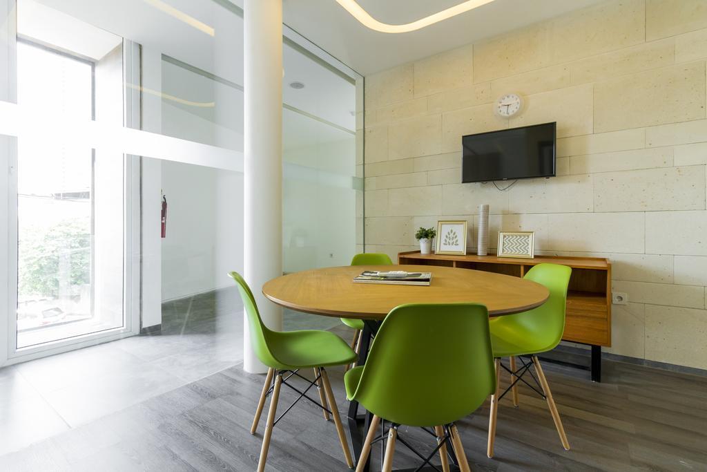 Reddoorz Plus Near Perbanas Jakarta Exterior photo